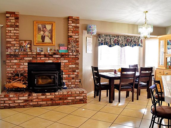 3rd image of 15371 Live Oak St