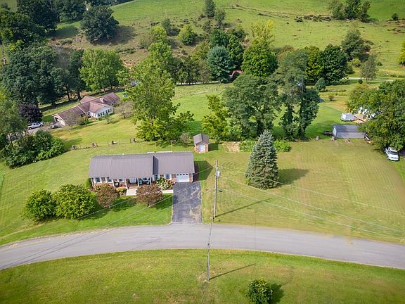 3rd image of 16 Yates Estates Cir