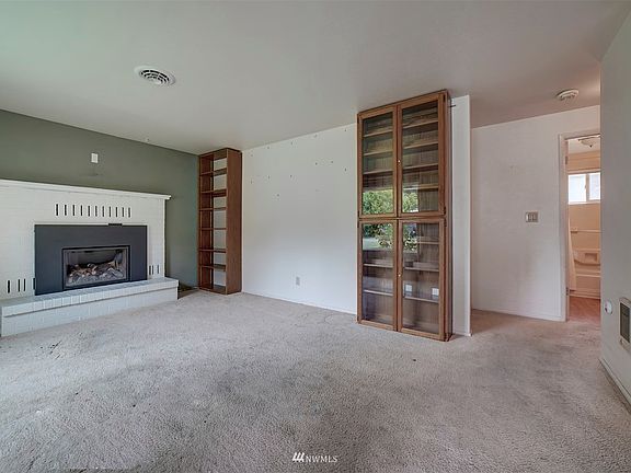 5th image of 2510 Greenwood Dr NE
