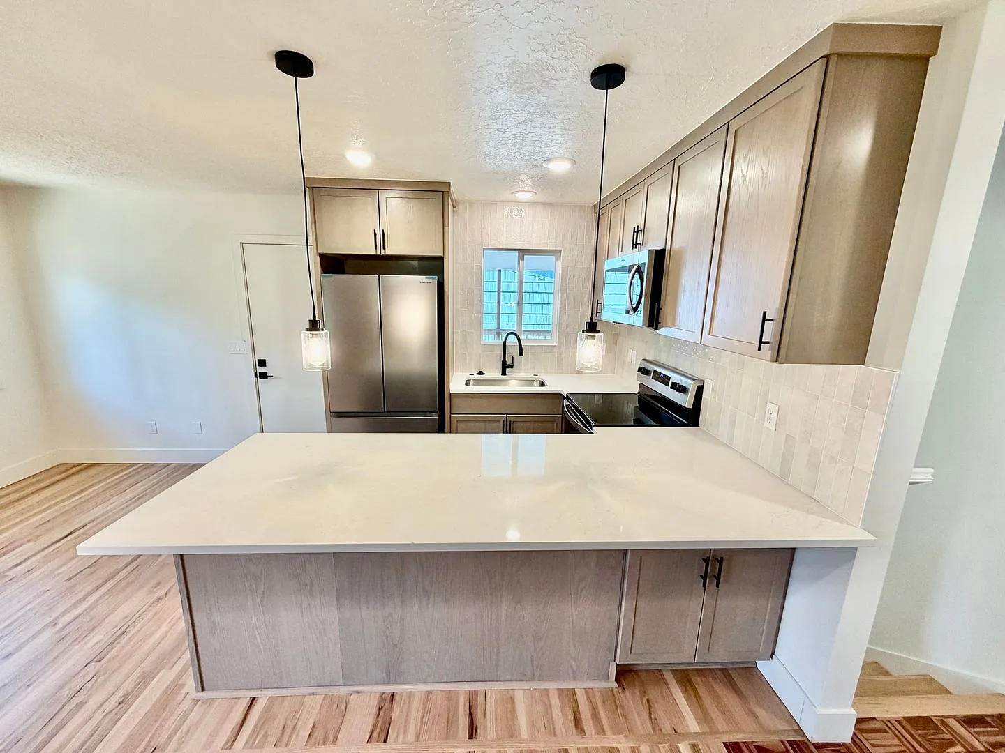 Freshly Remodeled 5bd/2.5bath Home w/ Daylight Basement in Heart of Multnomah Village — Photo 4