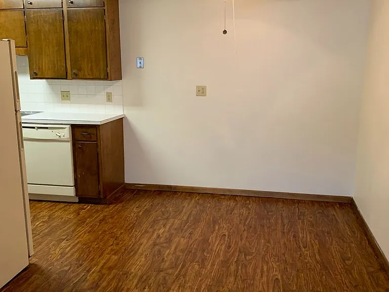 Cottonwood Apartments — Photo 29