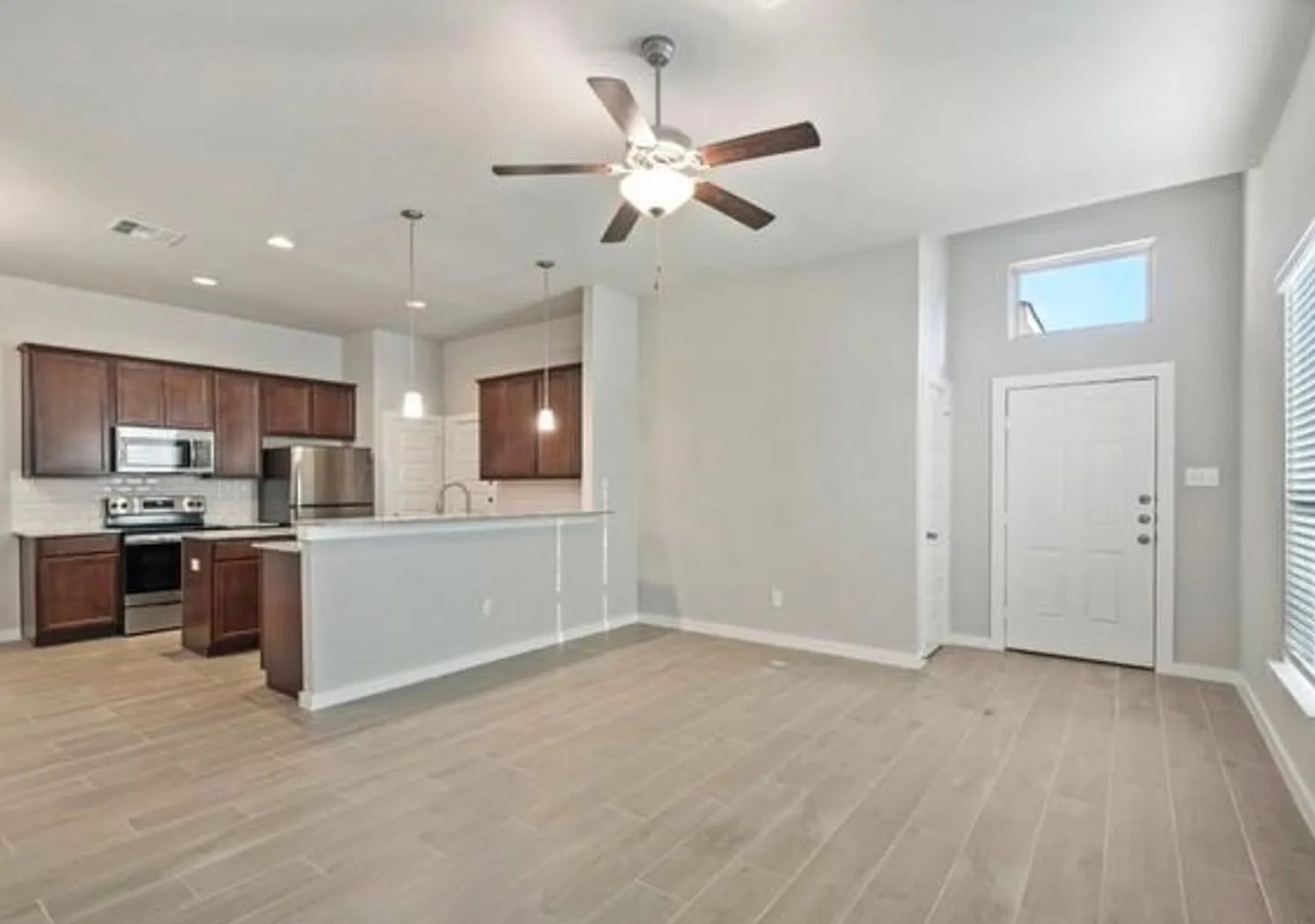 218 Oakcrest — Photo 4