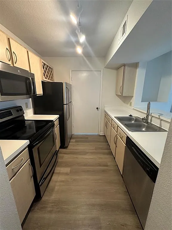Building Photo - 7250 Westpointe Blvd #1028
