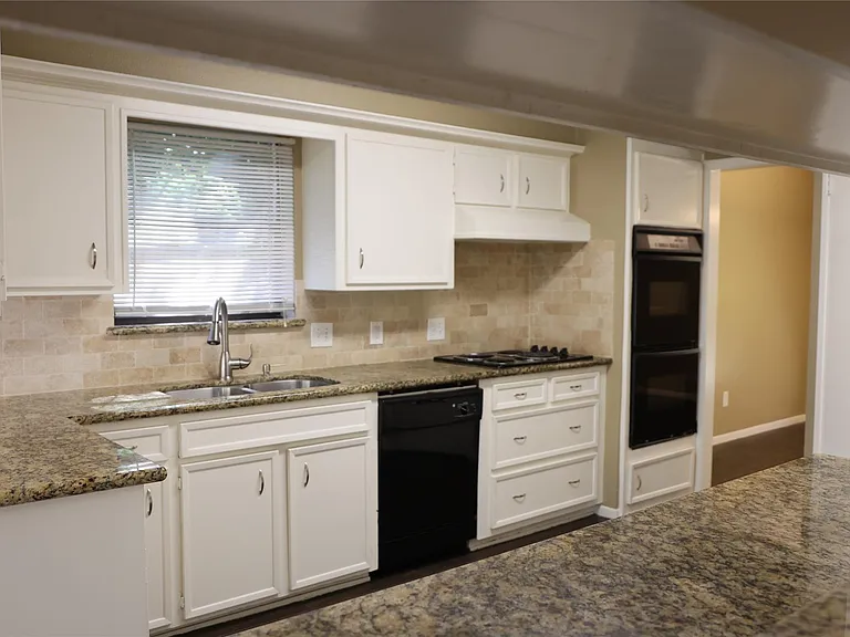 2215 Silver Falls Dr — Photo 5