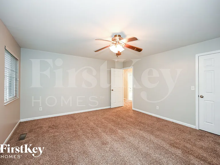 6176 Fox Run Ln — Photo 9