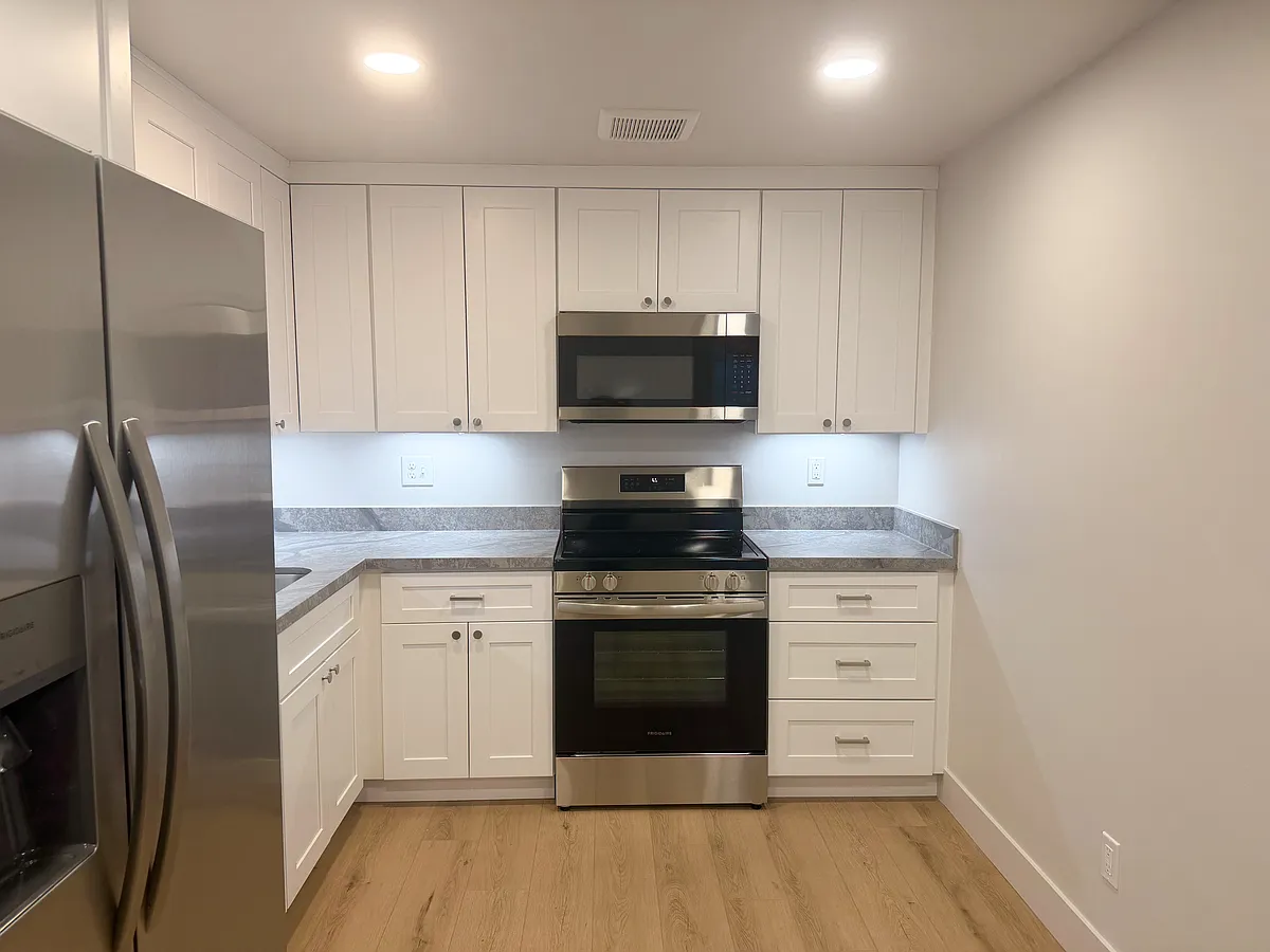 Building Photo - 1164 Jasper Loop #B