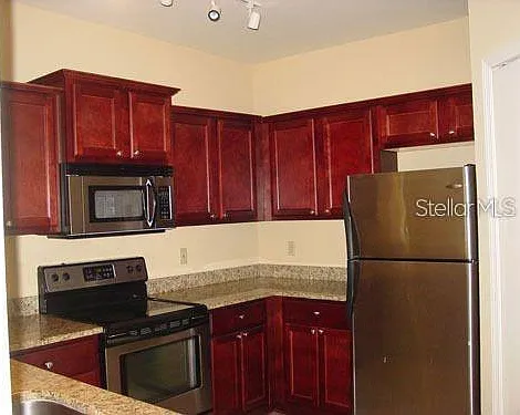 2 bed, 2.5 bath, 1242 sqft, $1,700 — Photo 2