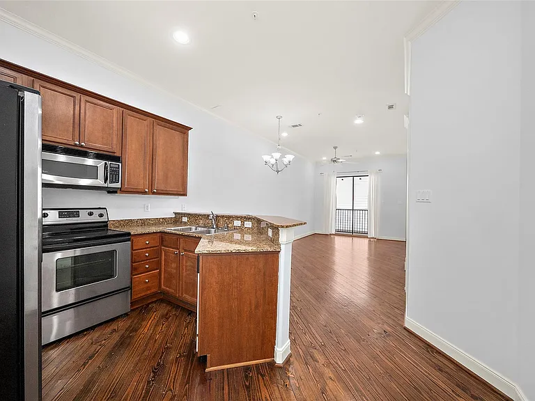 202 McGowen St #F — Photo 12