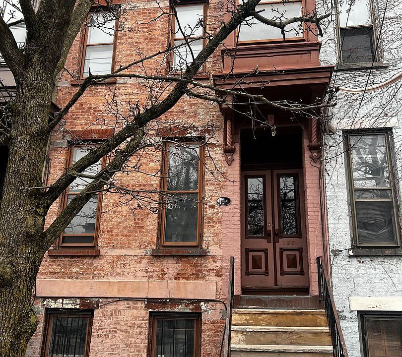 1st image of 125 Dove St