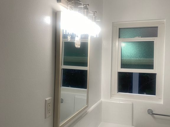 4th image of 1142 E Doran St #B