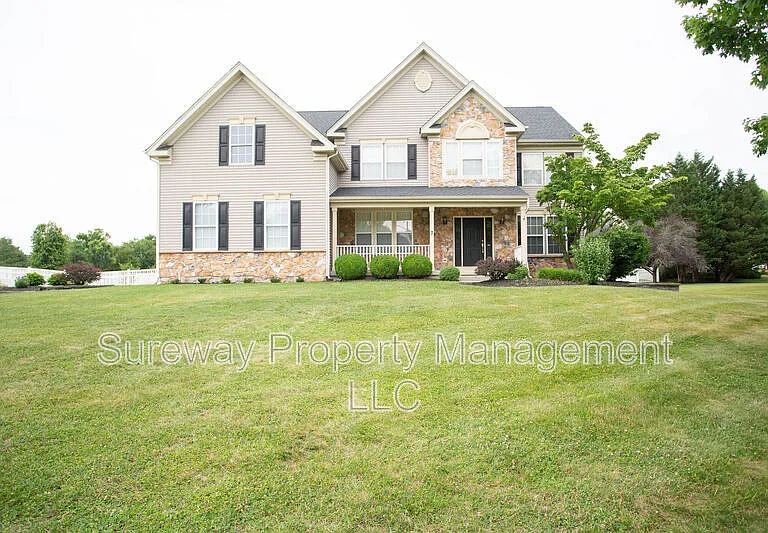 7 Amaryllis Ln — Photo 1