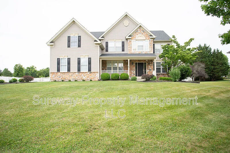 7 Amaryllis Ln