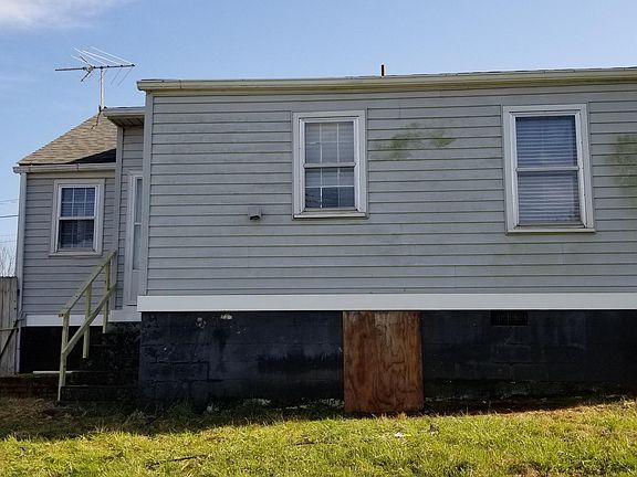 2nd image of 1023 Hillcrest Dr