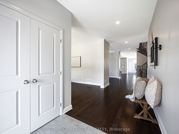 4th image of 131 Escarpment Cres