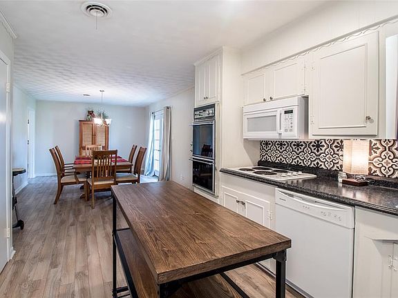 4th image of 209 Jouette St