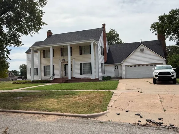 1019 S Kansas Ave, Cherokee, OK 73728
