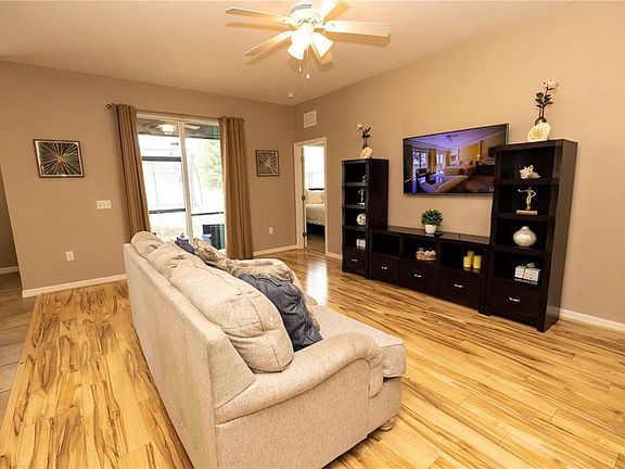 2nd image of 633 Highland Meadows Ave