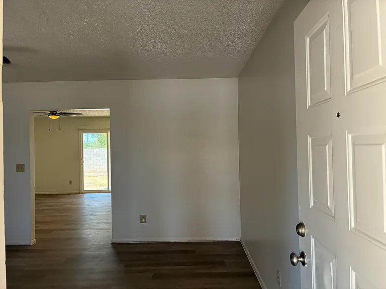 3672 W Oakland St — Photo 4