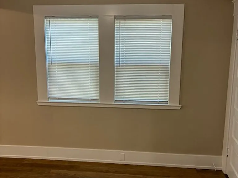 404 W Walnut St — Photo 8