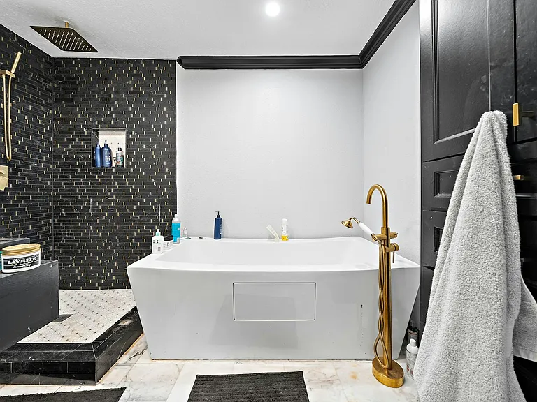 609 Sealy St #3 — Photo 3