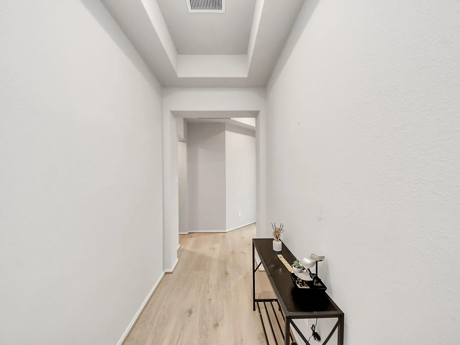 4 bed, 2.0 bath, 1708 sqft, $3,000 — Photo 3