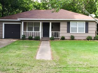 3219 10th St, Bay City, TX 77414