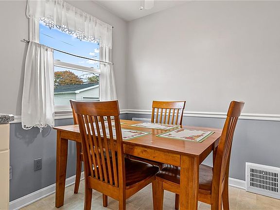 4th image of 1537 Woodhurst Ave
