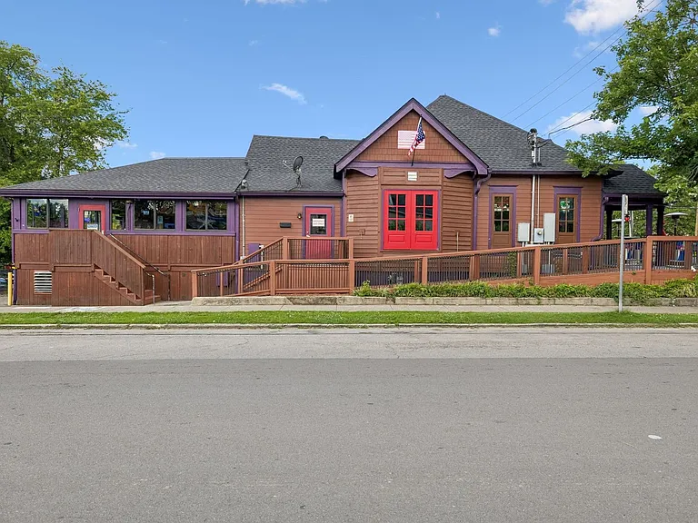 906 Smiley St — Photo 29