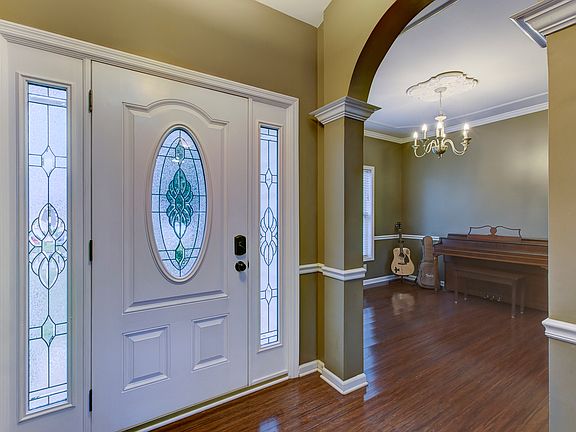 Foyer looking to DR / Office