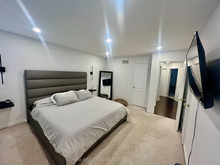 35 Enderly St — Photo 12
