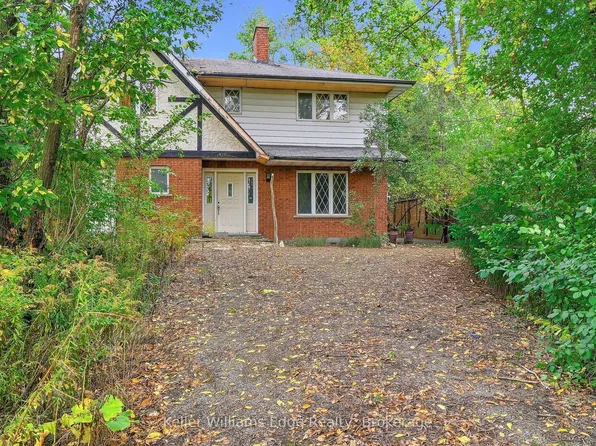 402 Rock Chapel Rd, Hamilton, ON L9H 5E2