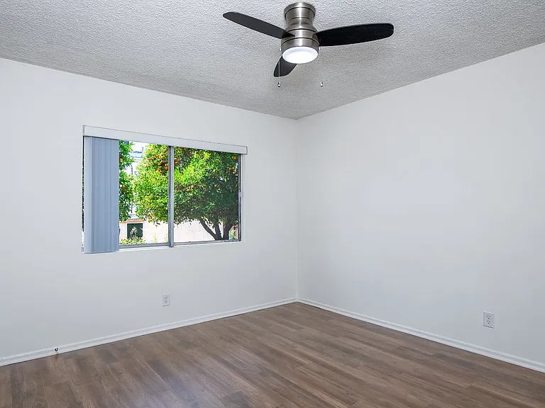 1132 Rosedale Ave — Photo 14