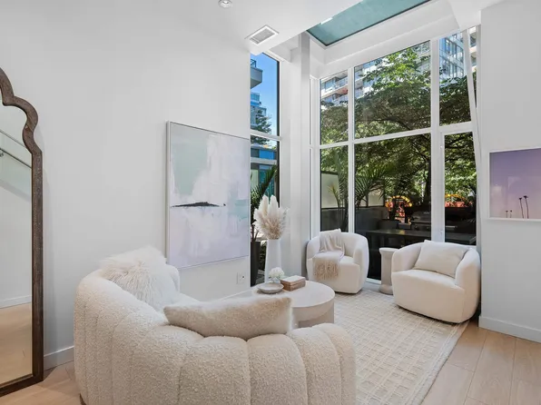 141 E 1st Ave, Vancouver, BC V6A 0E8