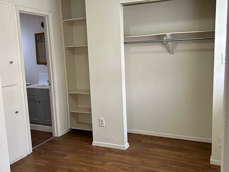 3512 Wellesley Dr NE #C — Photo 10