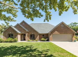 42 Alexander Ct, Angleton, TX 77515