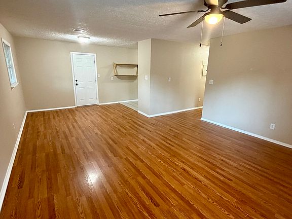5th image of 814 Crestwood Ter