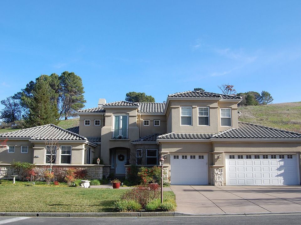 Newest home in Established Baywood!