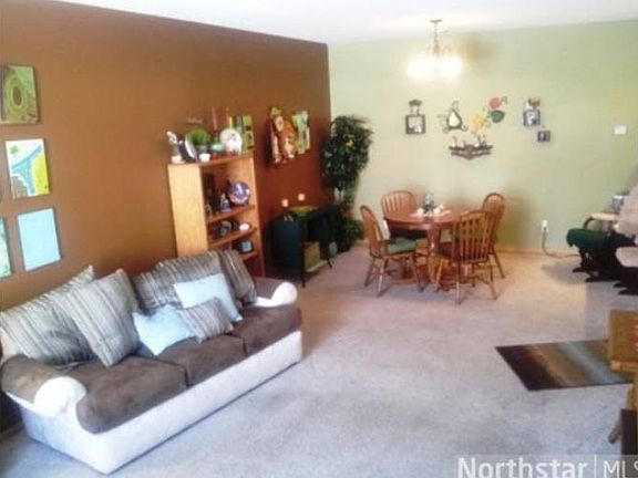 Living Room/Entry