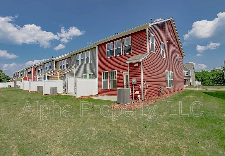 385 Hague Dr — Photo 24