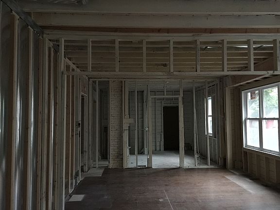 5th image of 843 N Ash St