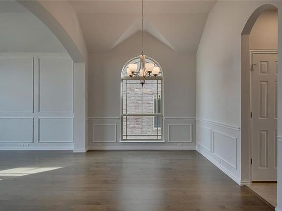 5th image of 430 Brook Meadow Dr