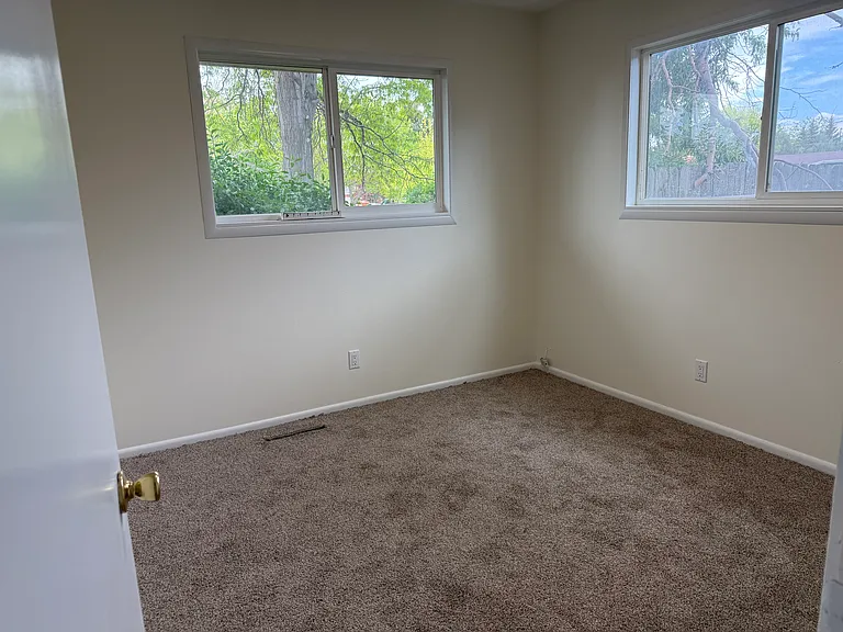 1208 Holly Dr — Photo 8