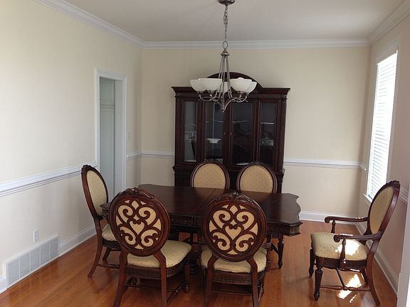 4th image of 204 Wellington Point