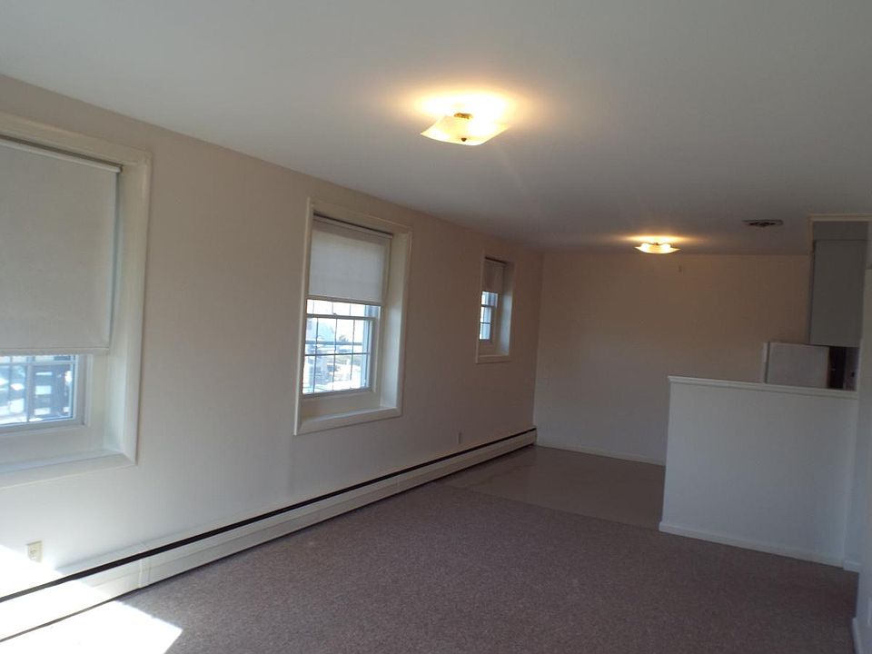 This is an end unit with lots of windows