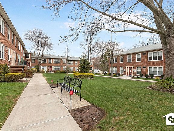 3rd image of 475 Armstrong Ave