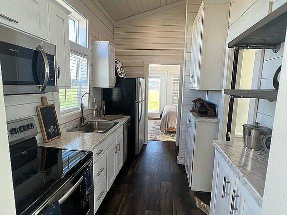 2nd image of 8316 Canoga Ave #247
