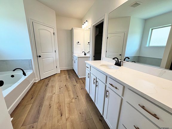 4th image of 23395 Sholar Dr