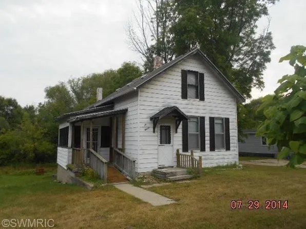 611 1st St, Ludington, MI 49431