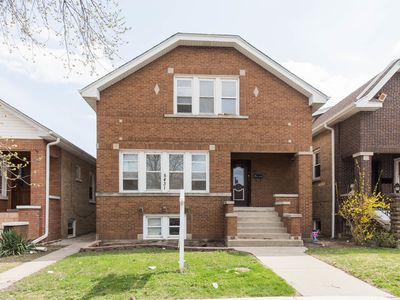 5431 W Melrose St, Chicago, IL, 60641