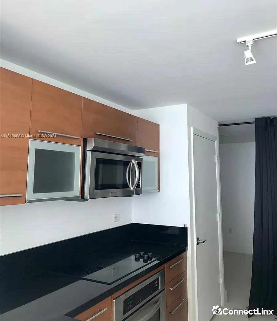 2 bed, 2.0 bath, $4,450 — Photo 3